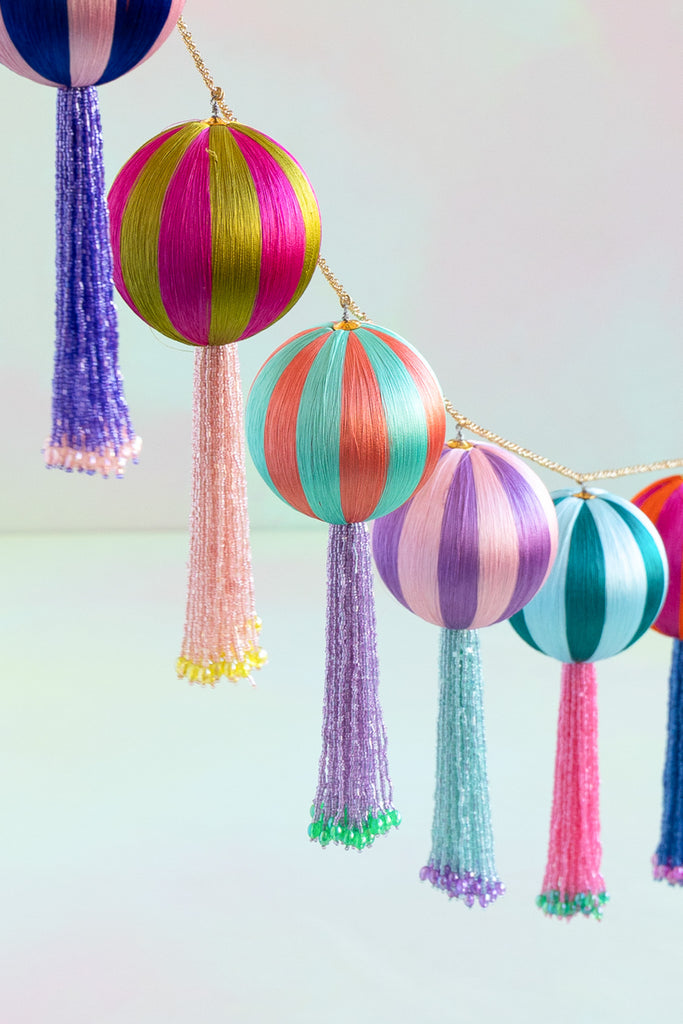 Twirl & Twinle Tail Ball Garland