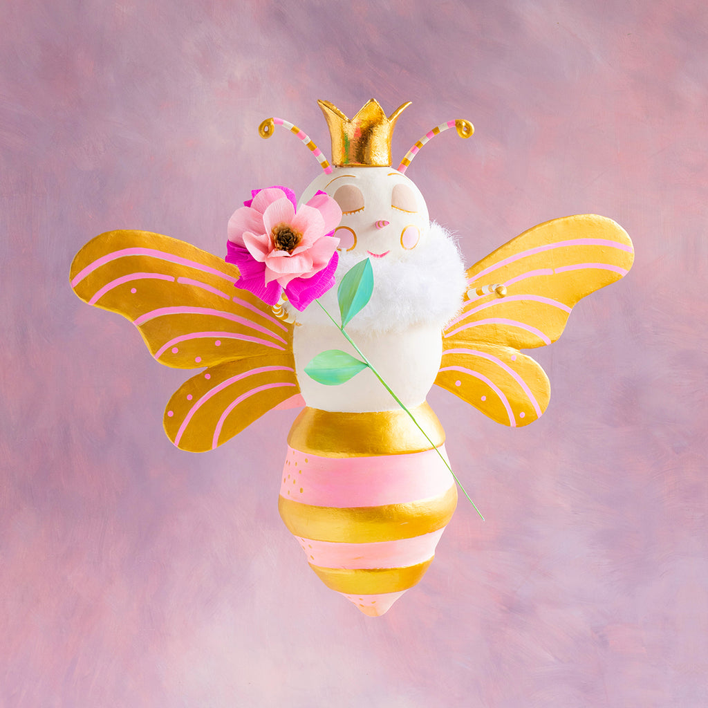 Queen Beesy, Display Edition