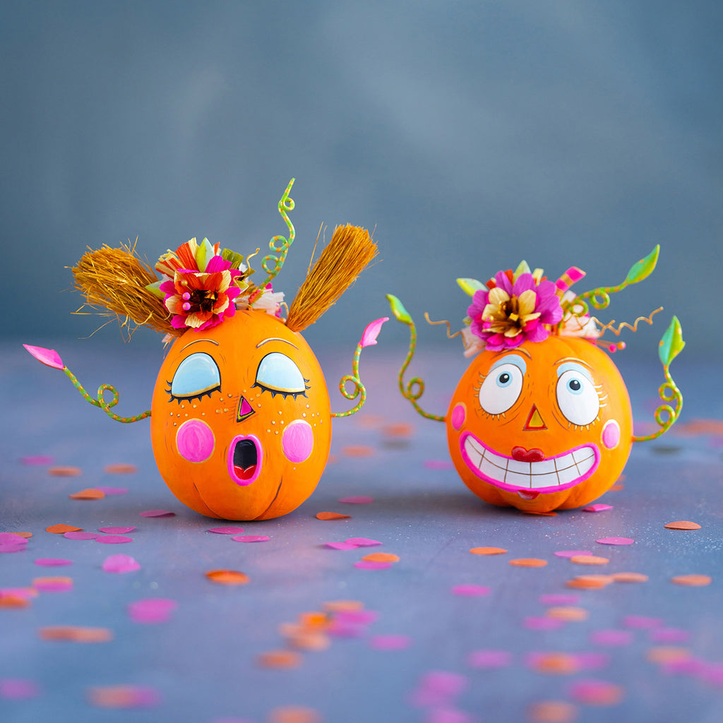Small Bumpkin Betty & Gossip Gourdy Pumpkin